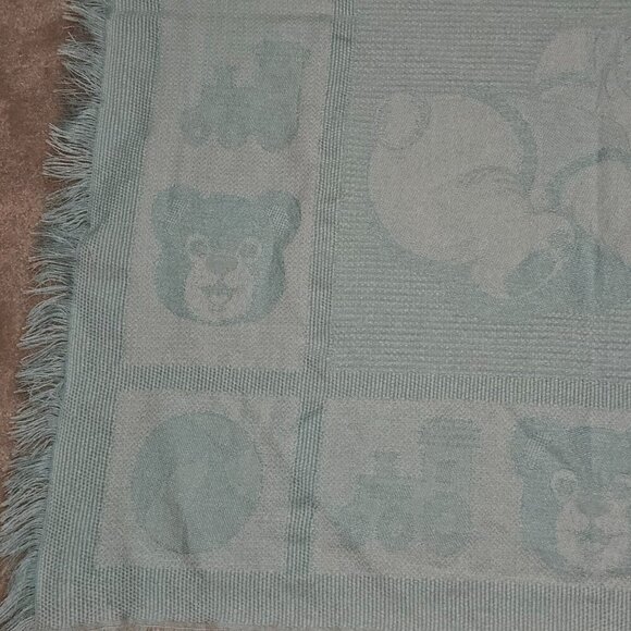 VTG Blue White  Knit Baby Blanket Acrylic Fringe Sleeping Teddy Bear Train Ball - Picture 5 of 10